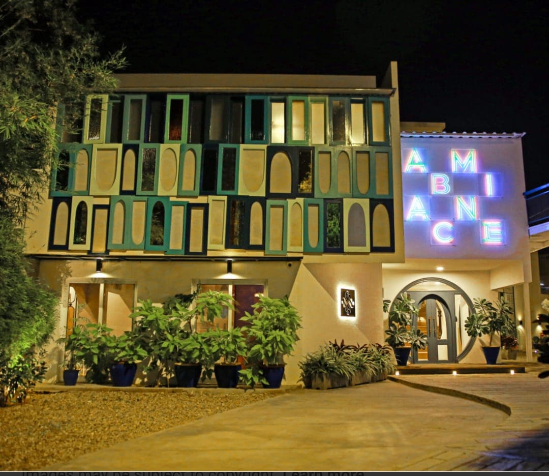 Escorts available at Farhan Hotel Karachi, Central Karachi