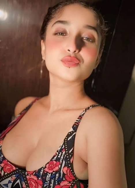Aisha Noor — Discreet Escort in Karachi